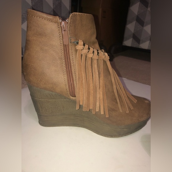 Fringy Booties - Picture 9 of 12